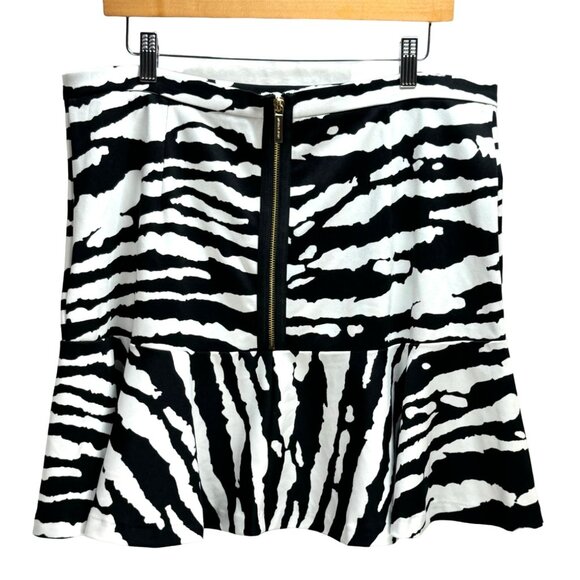 Michael Kors Black & White Zebra Print Flared Mini Skirt Size 14 - Picture 2 of 6